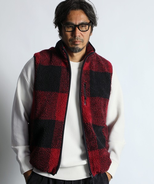The DUFFER of ST.GEORGE(ザダファーオブセントジョージ)の「CLASSIC TARTAN CHECK BOA FLEECE REVERSIBLE VEST:クラシックタータンチェック ボアフリース リバーシブルベスト(ベスト・メンズ・ダークグリーン/レッド・LARGE/MEDIUM)」の13枚目の写真