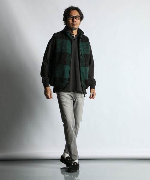 The DUFFER of ST.GEORGE(ザダファーオブセントジョージ)の「CLASSIC TARTAN CHECK BOA FLEECE REVERSIBLE VEST:クラシックタータンチェック ボアフリース リバーシブルベスト(ベスト・メンズ・ダークグリーン/レッド・LARGE/MEDIUM)」の12枚目の写真