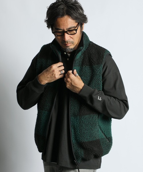 The DUFFER of ST.GEORGE(ザダファーオブセントジョージ)の「CLASSIC TARTAN CHECK BOA FLEECE REVERSIBLE VEST:クラシックタータンチェック ボアフリース リバーシブルベスト(ベスト・メンズ・ダークグリーン/レッド・LARGE/MEDIUM)」の18枚目の写真