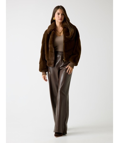 Guess（ゲス）の「MAYA Faux Fur Jacket アウター ジャケット （ブルゾン・レディース・ブラウン・MEDIUM）」の3枚目の写真