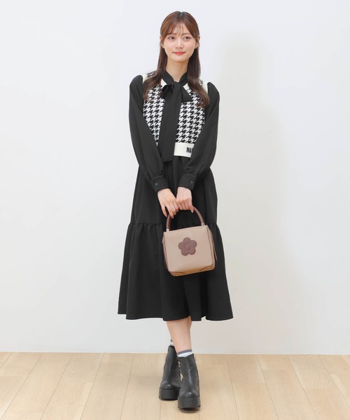 MARY QUANT（マリークワント）の「スムースデイジー 2WAYショルダー（ショルダーバッグ・レディース・ブラック/ベージュ・FREE）」の16枚目の写真