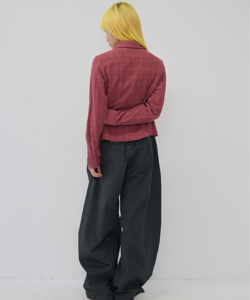 Enewd nina(エニュードニーナ)の「sleeve detail check shirt(シャツ/ブラウス・レディース・ブルー/グレー/レッド/ブラウン・FREE)」の11枚目の写真