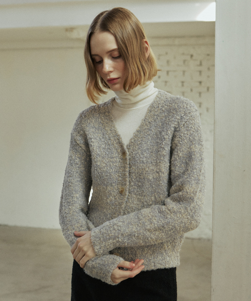 YUPPE(ヨッペ)の「BOUCLE CARDIGAN_SKY BLUE(カーディガン/ボレロ・レディース・その他・FREE)」の2枚目の写真