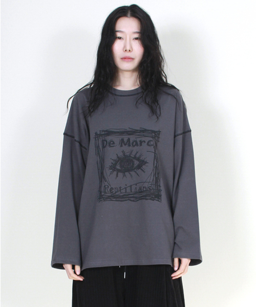 DEMARC（ドゥマーク）の「オーバーサイズスクエアプリントステッチ配色長袖Tシャツチャコール（Tシャツ/カットソー・レディース・その他・LARGE）」の3枚目の写真