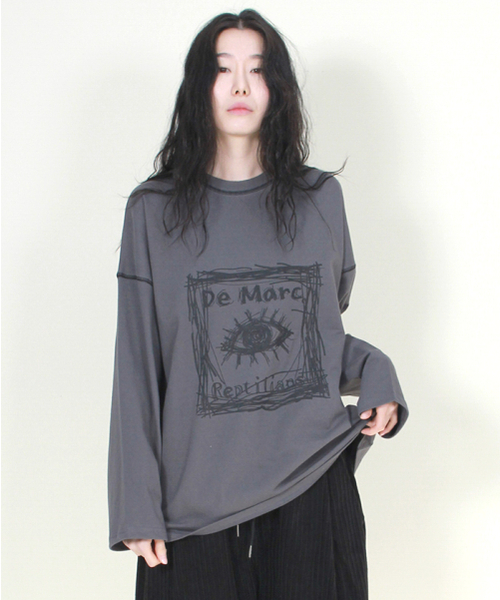 DEMARC（ドゥマーク）の「オーバーサイズスクエアプリントステッチ配色長袖Tシャツチャコール（Tシャツ/カットソー・レディース・その他・LARGE）」の2枚目の写真