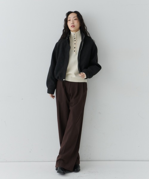 NUJOH(ヌゾ)の「Minimal Volume Zip Blouson / ミニマルボリュームジップブルゾン(ブルゾン・レディース・ブラウン/ライトベージュ/チャコールグレー・FREE)」の5枚目の写真