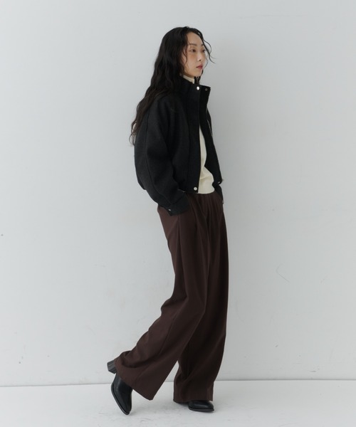 NUJOH(ヌゾ)の「Minimal Volume Zip Blouson / ミニマルボリュームジップブルゾン(ブルゾン・レディース・ブラウン/ライトベージュ/チャコールグレー・FREE)」の7枚目の写真