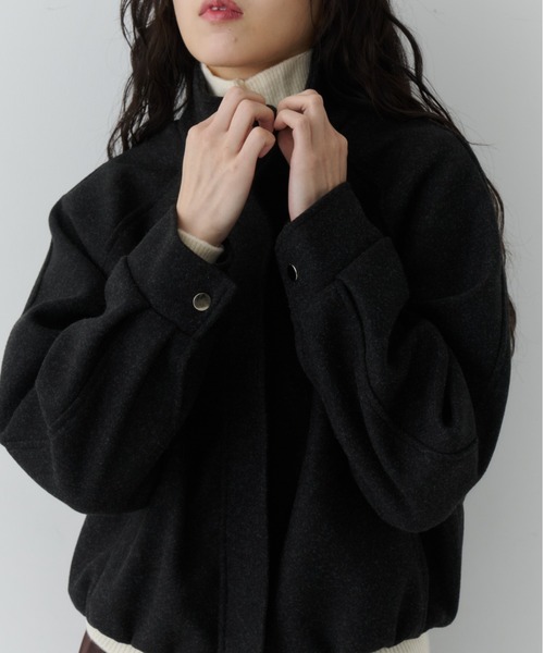 NUJOH(ヌゾ)の「Minimal Volume Zip Blouson / ミニマルボリュームジップブルゾン(ブルゾン・レディース・ブラウン/ライトベージュ/チャコールグレー・FREE)」の11枚目の写真