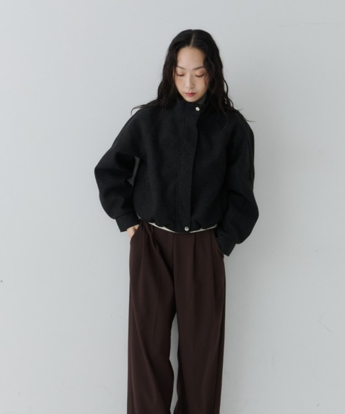 NUJOH(ヌゾ)の「Minimal Volume Zip Blouson / ミニマルボリュームジップブルゾン(ブルゾン・レディース・ブラウン/ライトベージュ/チャコールグレー・FREE)」の13枚目の写真