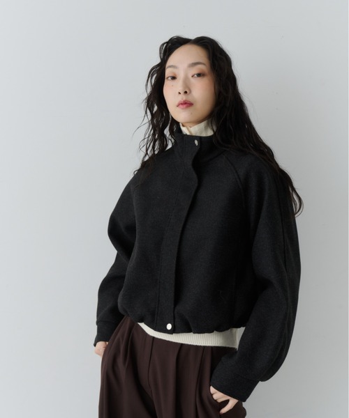 NUJOH(ヌゾ)の「Minimal Volume Zip Blouson / ミニマルボリュームジップブルゾン(ブルゾン・レディース・ブラウン/ライトベージュ/チャコールグレー・FREE)」の14枚目の写真