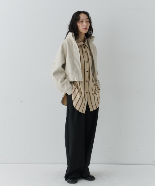 NUJOH(ヌゾ)の「Minimal Volume Zip Blouson / ミニマルボリュームジップブルゾン(ブルゾン・レディース・ブラウン/ライトベージュ/チャコールグレー・FREE)」の17枚目の写真
