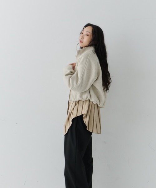 NUJOH(ヌゾ)の「Minimal Volume Zip Blouson / ミニマルボリュームジップブルゾン(ブルゾン・レディース・ブラウン/ライトベージュ/チャコールグレー・FREE)」の19枚目の写真