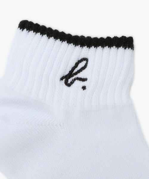 agnes b.(アニエスベー)の「キッズ "b." ロゴ ライン ソックス(タイツ/ストッキング・キッズ・ホワイト・3/2/1)」の2枚目の写真