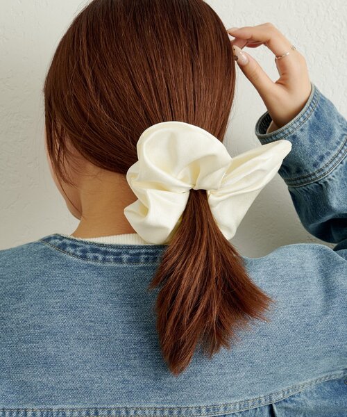 Omekashi（オメカシ）の「ハートシュシュ（シュシュ・レディース・ブラック/オフホワイト・ONE SIZE）」の2枚目の写真