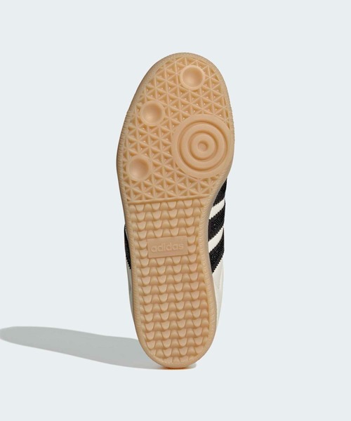 adidas（アディダス）の「SAMBA OG W / アディダスオリジナルス adidas Originals（スニーカー・レディース・ホワイト×シルバー/ホワイト×ブラック・22.0cm/22.5cm/23.0cm/23.5cm/24.0cm/24.5cm/25.0cm/25.5cm/26.0cm/26.5cm/27.0cm/27.5cm/28.0cm/28.5cm/29.0cm）」の4枚目の写真