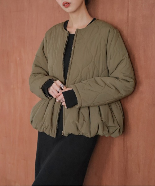 AMELY(エミリー)の「ペプラムキルティングブルゾン(ブルゾン・レディース・ブラック/カーキ/アイボリー・フリー)」の16枚目の写真