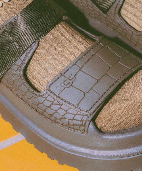 UGG(アグ)の「UGG W GOLDENGLOW EMBOSSED / アグ ゴールデングロウ エンボス(サンダル・レディース・スモークグレー・22.0cm/23.0cm/24.0cm/25.0cm)」の3枚目の写真