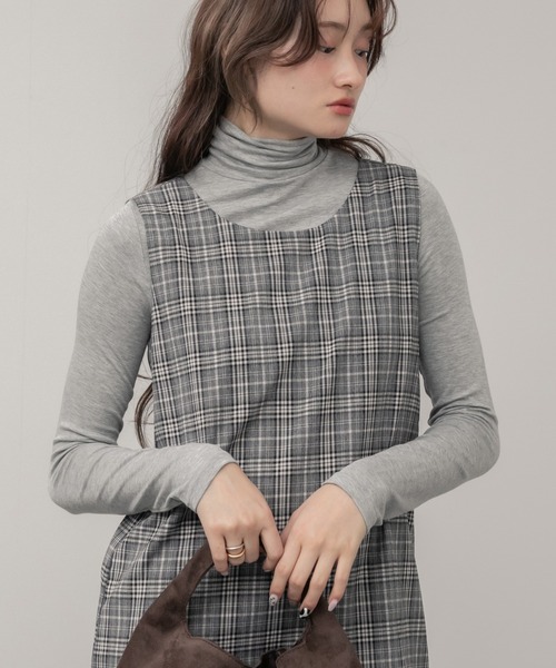HEILIS(ヘイリス)の「ストレッチハイネックカットソー / ブルー アイボリー グレー ブラック ホワイト 春服 秋服 冬服 レイヤード トップス インナー 長袖 ストレッチ 韓国 無地 重ね着 ノームコア シンプル カジュアル タートルネック(Tシャツ/カットソー・レディース・グレー/ブルー/ブラック/アイボリー・FREE)」の4枚目の写真