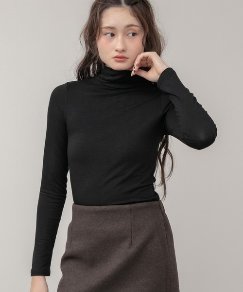 HEILIS(ヘイリス)の「ストレッチハイネックカットソー / ブルー アイボリー グレー ブラック ホワイト 春服 秋服 冬服 レイヤード トップス インナー 長袖 ストレッチ 韓国 無地 重ね着 ノームコア シンプル カジュアル タートルネック(Tシャツ/カットソー・レディース・グレー/ブルー/ブラック/アイボリー・FREE)」の3枚目の写真