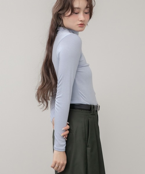 HEILIS(ヘイリス)の「ストレッチハイネックカットソー / ブルー アイボリー グレー ブラック ホワイト 春服 秋服 冬服 レイヤード トップス インナー 長袖 ストレッチ 韓国 無地 重ね着 ノームコア シンプル カジュアル タートルネック(Tシャツ/カットソー・レディース・グレー/ブルー/ブラック/アイボリー・FREE)」の6枚目の写真