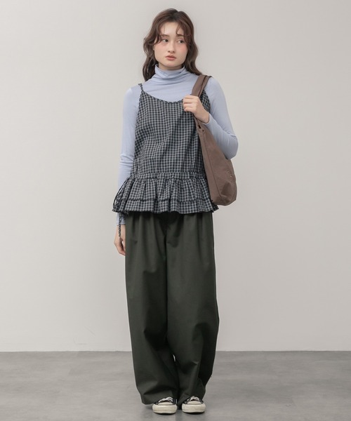 HEILIS(ヘイリス)の「ストレッチハイネックカットソー / ブルー アイボリー グレー ブラック ホワイト 春服 秋服 冬服 レイヤード トップス インナー 長袖 ストレッチ 韓国 無地 重ね着 ノームコア シンプル カジュアル タートルネック(Tシャツ/カットソー・レディース・グレー/ブルー/ブラック/アイボリー・FREE)」の17枚目の写真