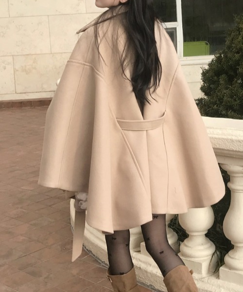 Diosfront（ディオスフロント）の「オーバーサイズメルトンポンチョコート（ポンチョ・レディース・ベージュ/ブラック・FREE）」の5枚目の写真