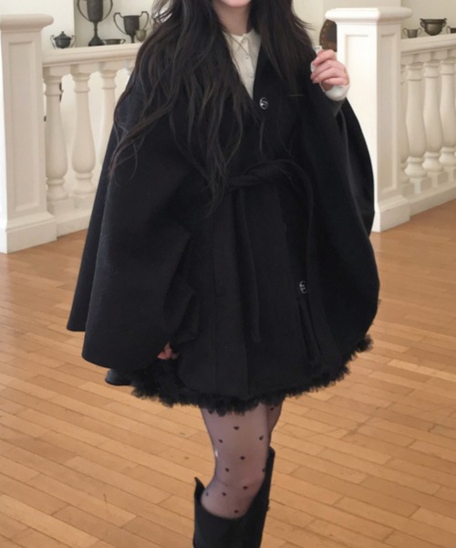 Diosfront（ディオスフロント）の「オーバーサイズメルトンポンチョコート（ポンチョ・レディース・ベージュ/ブラック・FREE）」の10枚目の写真