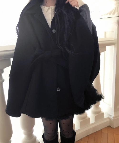 Diosfront（ディオスフロント）の「オーバーサイズメルトンポンチョコート（ポンチョ・レディース・ベージュ/ブラック・FREE）」の11枚目の写真