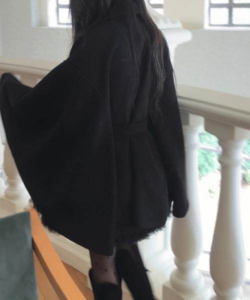 Diosfront（ディオスフロント）の「オーバーサイズメルトンポンチョコート（ポンチョ・レディース・ベージュ/ブラック・FREE）」の12枚目の写真