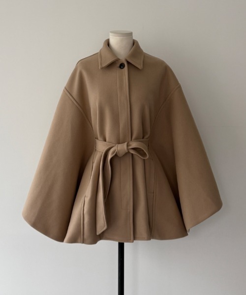 Diosfront（ディオスフロント）の「オーバーサイズメルトンポンチョコート（ポンチョ・レディース・ベージュ/ブラック・FREE）」の3枚目の写真