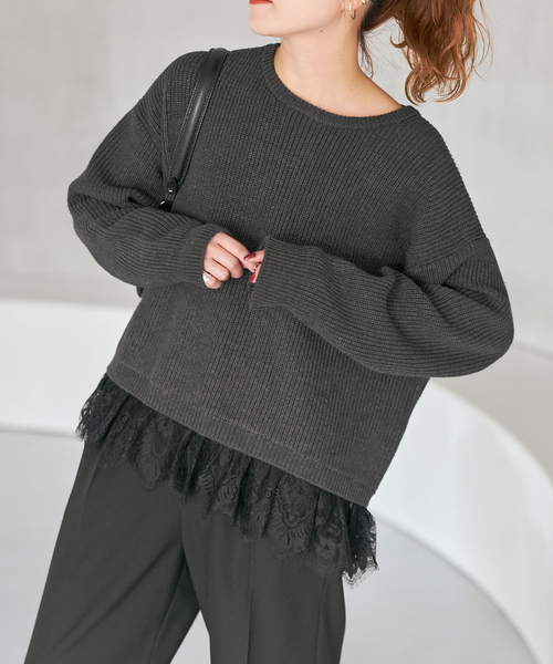 Spick & Span（スピックアンドスパン）の「《追加》レースドッキング畦ニットプルオーバー（ニット/セーター・レディース・ベージュ/チャコールグレー・FREE）」の5枚目の写真