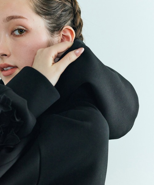 Audie a Muses(オーディアミューズ)の「フラワーモチーフ付きパーカー(パーカー・レディース・グレー/ブラック・38/42)」の18枚目の写真