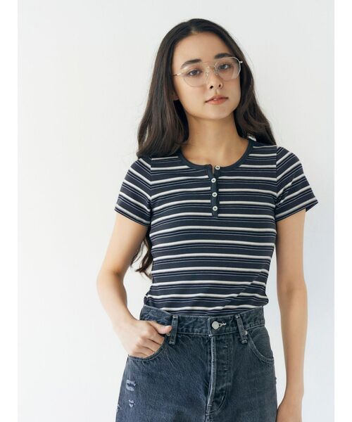 Ungrid(アングリッド)の「マルチボーダーヘンリーTee(Tシャツ/カットソー・レディース・レッド/チャコールグレー/ブラウン・FREE)」の1枚目の写真