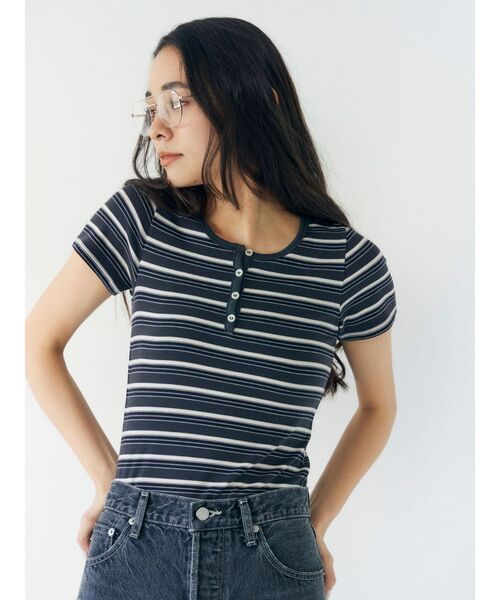 Ungrid(アングリッド)の「マルチボーダーヘンリーTee(Tシャツ/カットソー・レディース・レッド/チャコールグレー/ブラウン・FREE)」の5枚目の写真