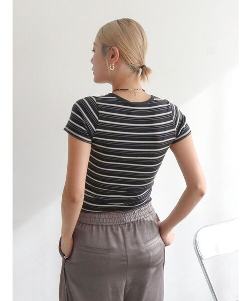 Ungrid(アングリッド)の「マルチボーダーヘンリーTee(Tシャツ/カットソー・レディース・レッド/チャコールグレー/ブラウン・FREE)」の11枚目の写真