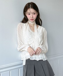 by muni:r（バイ ムニール）の「【タイスカーフ付き】ドットシャーリングタイブラウス 2026 SS COLLECTION（シャツ/ブラウス）」