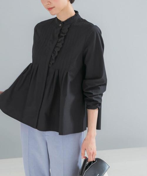 URBAN RESEARCH ROSSO WOMEN(アーバンリサーチ ロッソ)の「『WEB限定』フリルネックレースデザインシャツブラウス(シャツ/ブラウス・レディース・グレー系その他/オフホワイト/ブラック・FREE)」の1枚目の写真