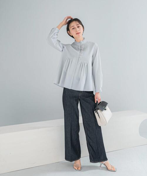 URBAN RESEARCH ROSSO WOMEN(アーバンリサーチ ロッソ)の「『WEB限定』フリルネックレースデザインシャツブラウス(シャツ/ブラウス・レディース・グレー系その他/オフホワイト/ブラック・FREE)」の21枚目の写真