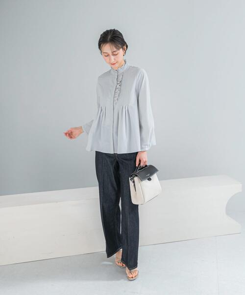 URBAN RESEARCH ROSSO WOMEN(アーバンリサーチ ロッソ)の「『WEB限定』フリルネックレースデザインシャツブラウス(シャツ/ブラウス・レディース・グレー系その他/オフホワイト/ブラック・FREE)」の22枚目の写真