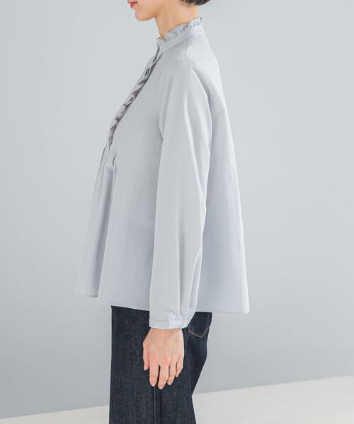 URBAN RESEARCH ROSSO WOMEN(アーバンリサーチ ロッソ)の「『WEB限定』フリルネックレースデザインシャツブラウス(シャツ/ブラウス・レディース・グレー系その他/オフホワイト/ブラック・FREE)」の13枚目の写真