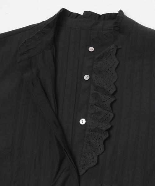 URBAN RESEARCH ROSSO WOMEN(アーバンリサーチ ロッソ)の「『WEB限定』フリルネックレースデザインシャツブラウス(シャツ/ブラウス・レディース・グレー系その他/オフホワイト/ブラック・FREE)」の11枚目の写真