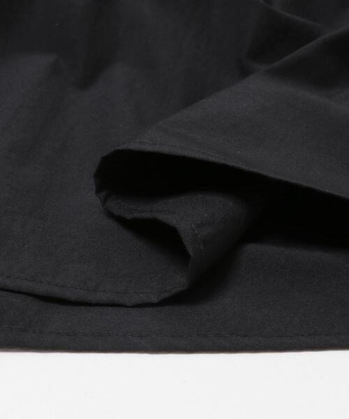 URBAN RESEARCH ROSSO WOMEN(アーバンリサーチ ロッソ)の「『WEB限定』フリルネックレースデザインシャツブラウス(シャツ/ブラウス・レディース・グレー系その他/オフホワイト/ブラック・FREE)」の4枚目の写真