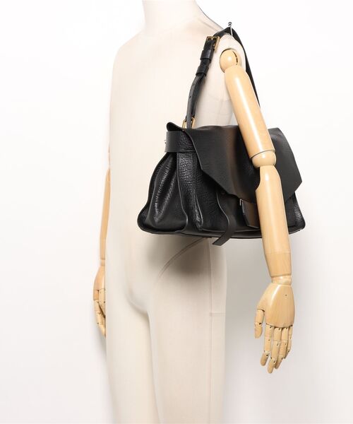 ALLSAINTS（オールセインツ）の「URSA GRAIN LEATHER SATCHEL BAG | URSA GRAIN レザー サッチェル バッグ（ショルダーバッグ・レディース・ブラック・ONE SIZE）」の14枚目の写真