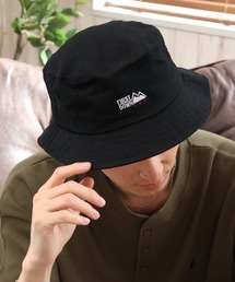 FIRST DOWN（ファーストダウン）の「【FIRST DOWN/ファーストダウン】LOGO TWILL BUCKET HAT/ロゴツイル バケットハット（ハット）」
