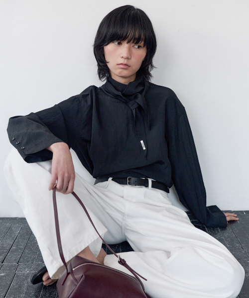 LEVAR(レバー)の「Silky Scarf Blouse - Black(シャツ/ブラウス・レディース・その他・FREE)」の3枚目の写真
