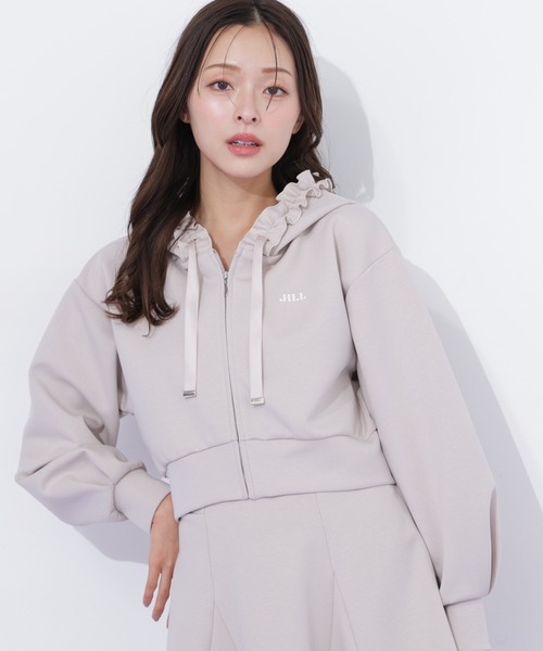 JILL by JILL STUART（ジルバイジルスチュアート）の「ダイバーセットアップ　フリルパーカー（パーカー・レディース・ベージュ/ブラック/グレー・FREE）」の4枚目の写真