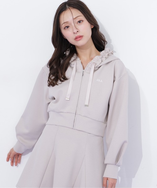 JILL by JILL STUART（ジルバイジルスチュアート）の「ダイバーセットアップ　フリルパーカー（パーカー・レディース・ベージュ/ブラック/グレー・FREE）」の5枚目の写真