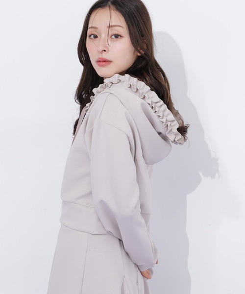 JILL by JILL STUART（ジルバイジルスチュアート）の「ダイバーセットアップ　フリルパーカー（パーカー・レディース・ベージュ/ブラック/グレー・FREE）」の7枚目の写真