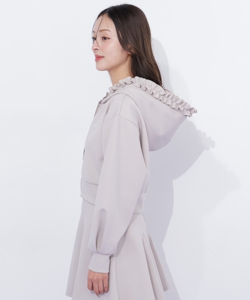 JILL by JILL STUART（ジルバイジルスチュアート）の「ダイバーセットアップ　フリルパーカー（パーカー・レディース・ベージュ/ブラック/グレー・FREE）」の12枚目の写真