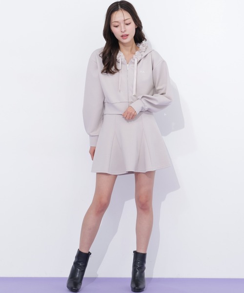 JILL by JILL STUART（ジルバイジルスチュアート）の「ダイバーセットアップ　フリルパーカー（パーカー・レディース・ベージュ/ブラック/グレー・FREE）」の10枚目の写真